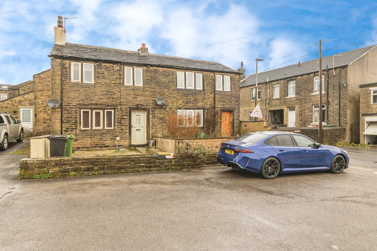 Crosland Hill Road, Huddersfield, photo 12
