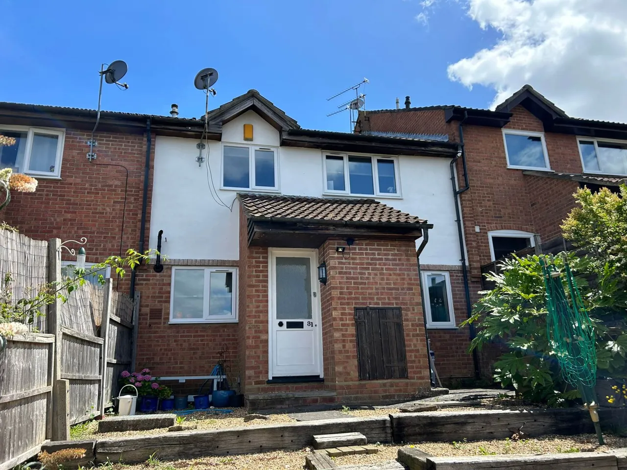 2 bed house to rent — Tansy Close, Guildford, GU4 7XN