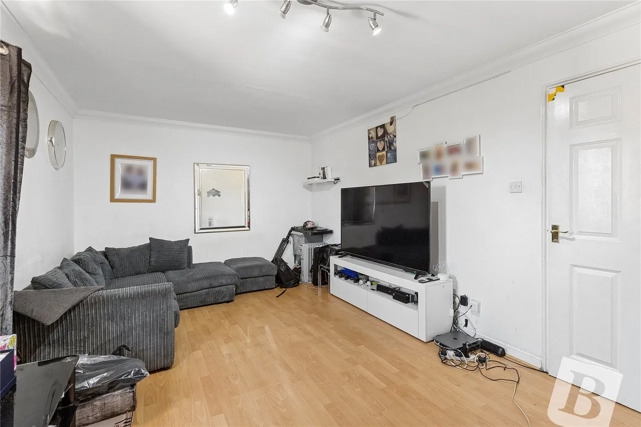 Causton Square, Dagenham, RM10, photo 6
