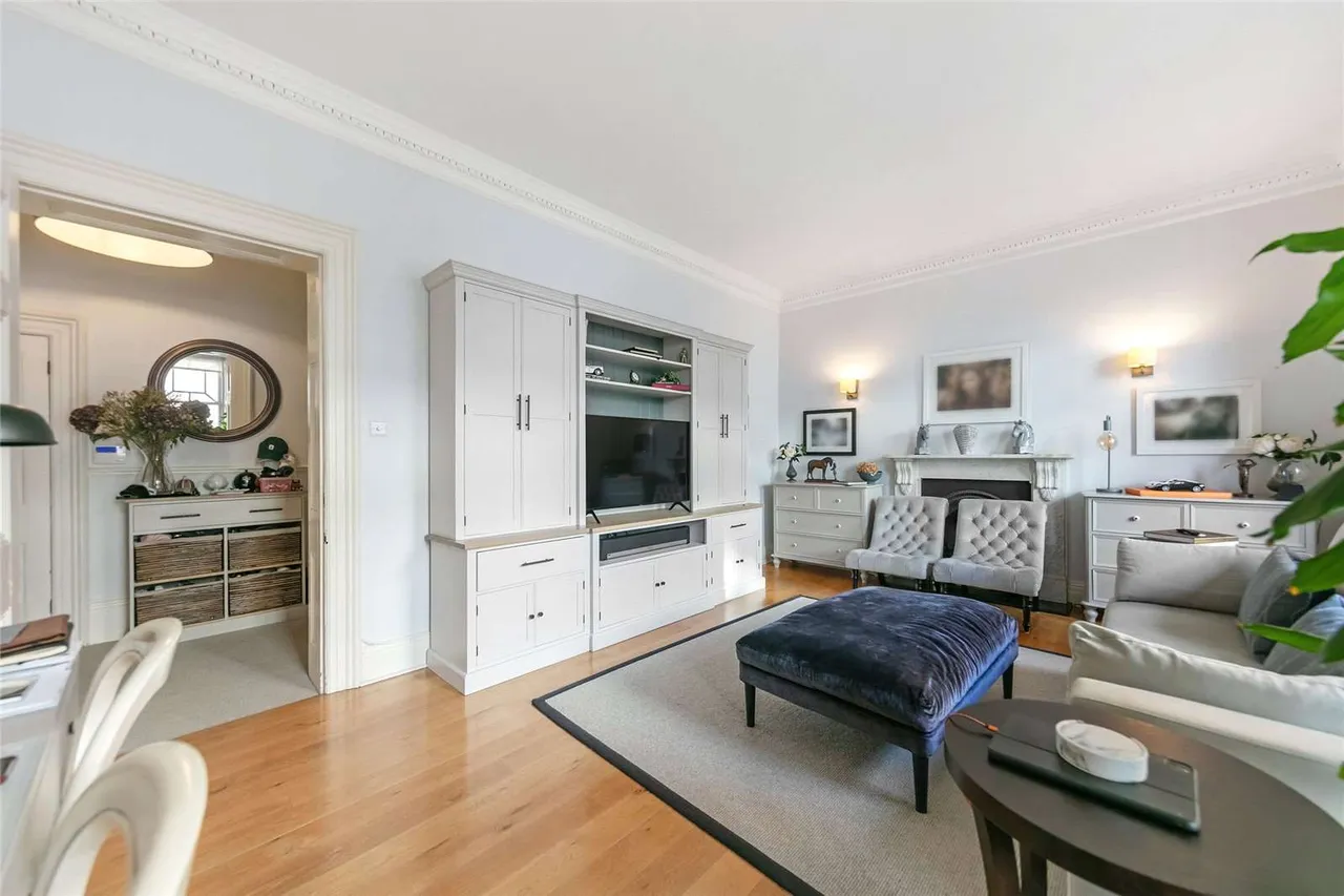Wynnstay Gardens, London, W8 6UP, photo 11