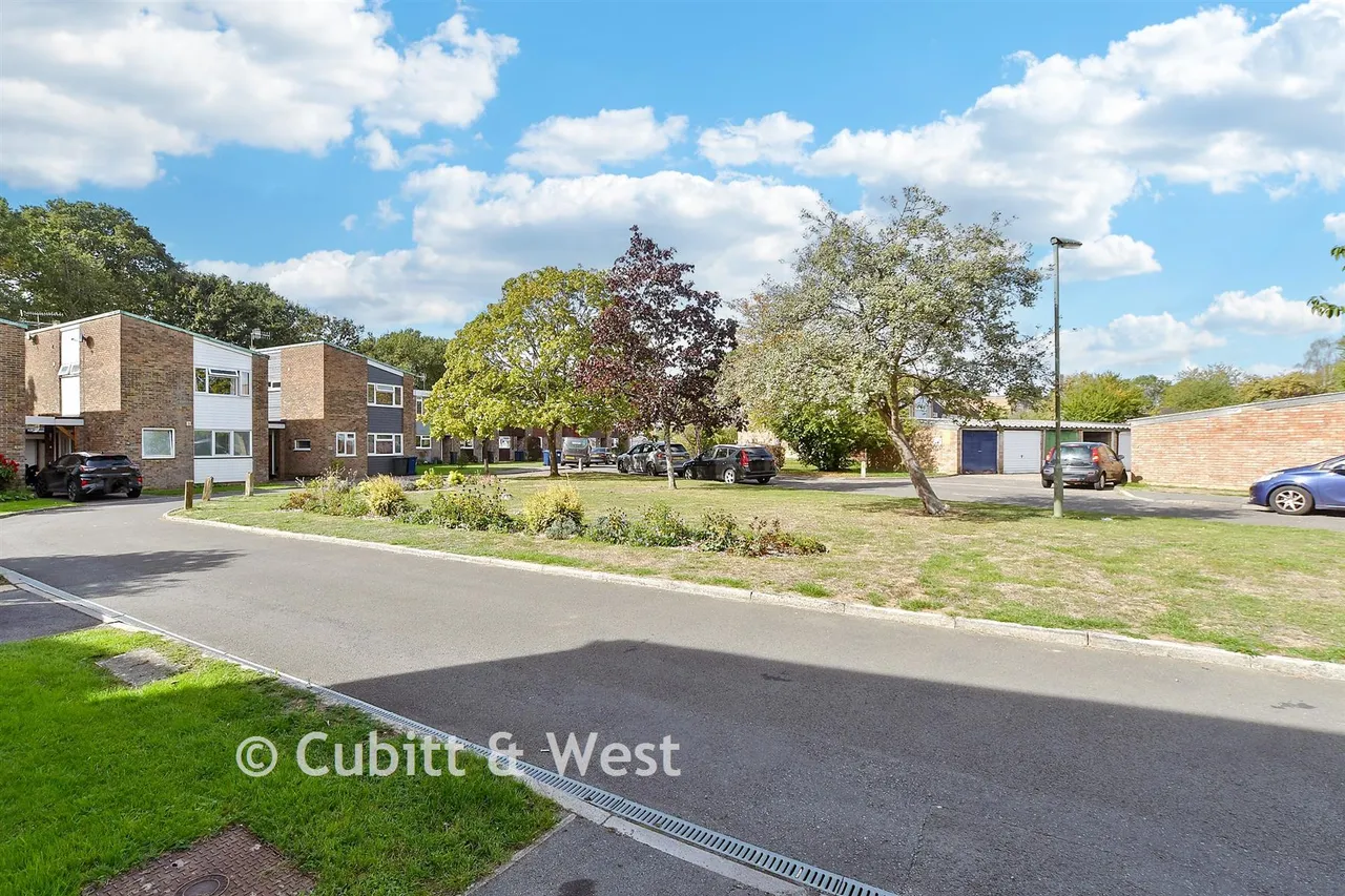 Taylors Crescent, Cranleigh, GU6, photo 16
