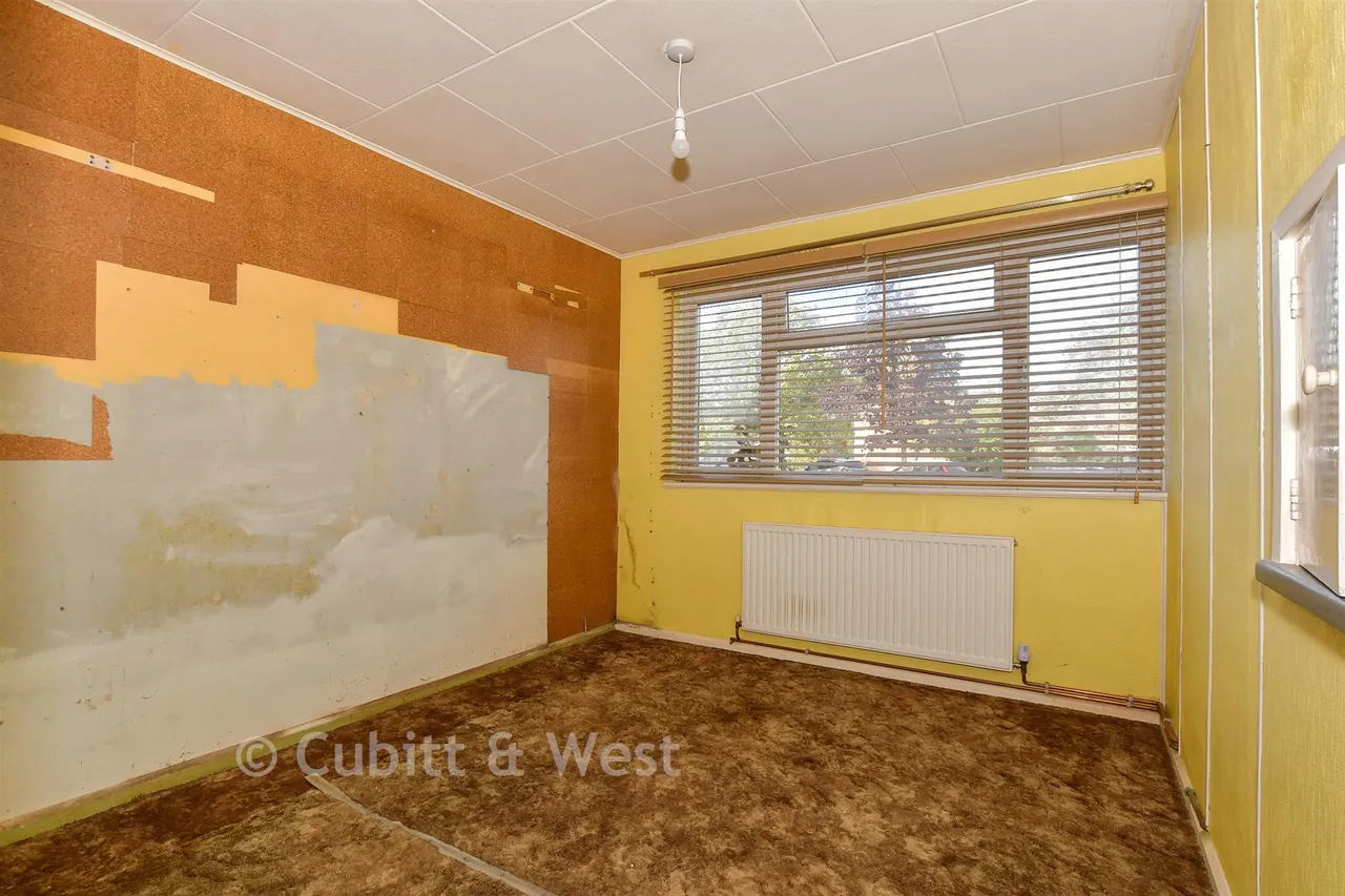 Taylors Crescent, Cranleigh, GU6, photo 6