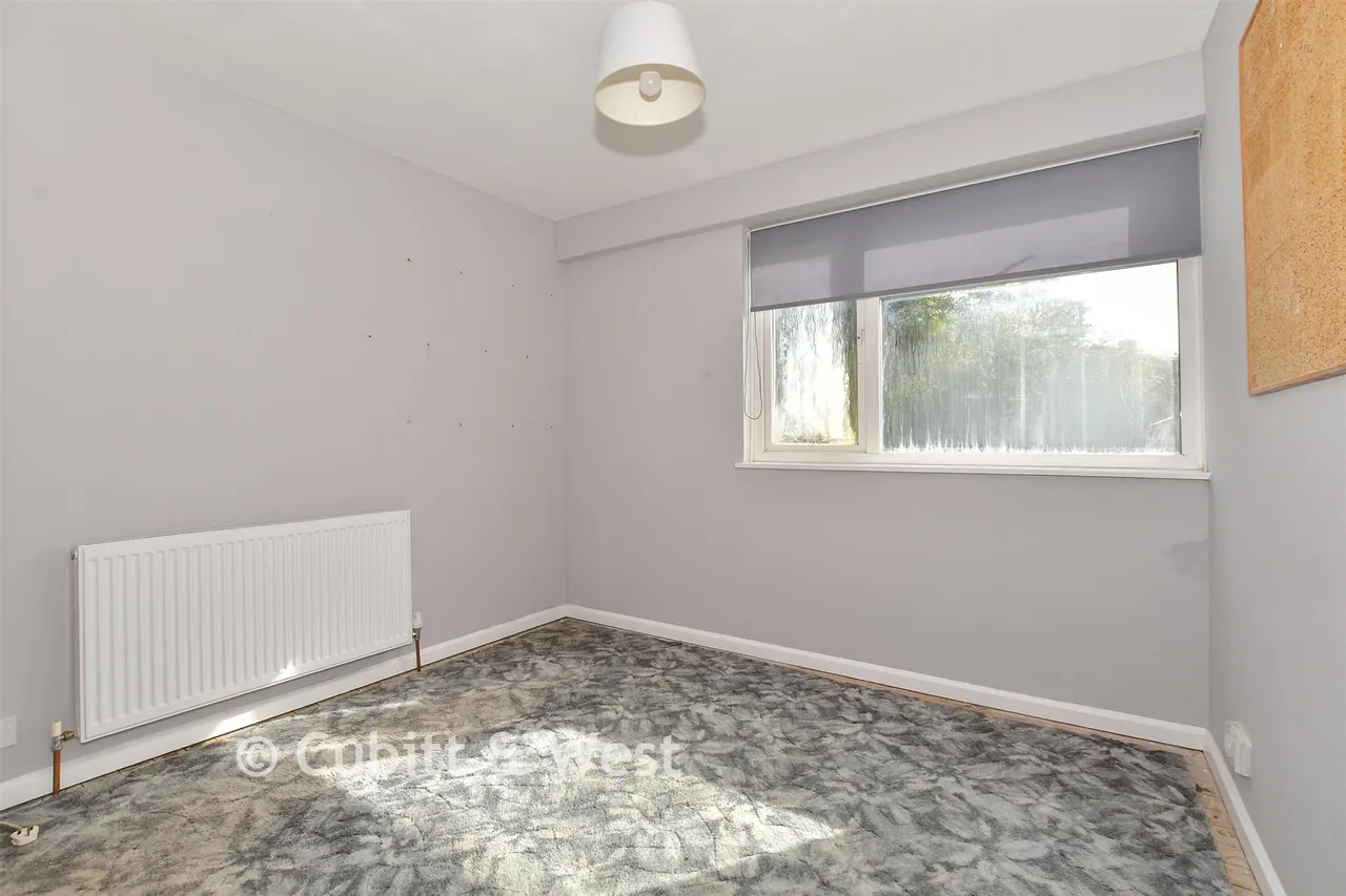 Taylors Crescent, Cranleigh, GU6, photo 11