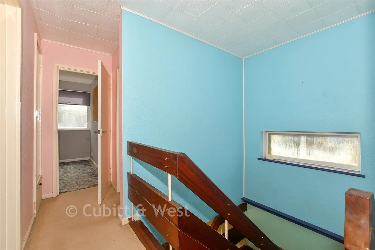 Taylors Crescent, Cranleigh, GU6, photo 8
