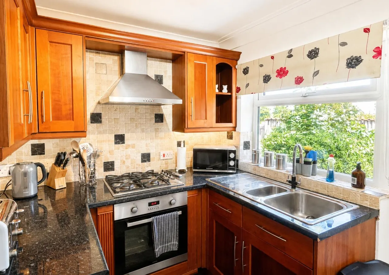 3 Robins Lane, Frome, Somerset BA11 3ES, photo 5