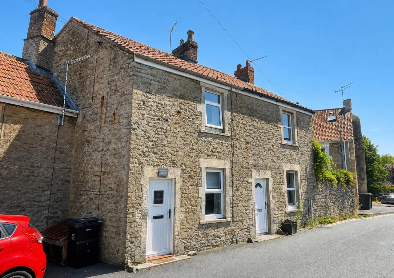 2 bed house for sale — 3 Robins Lane, Frome, Somerset BA11 3ES