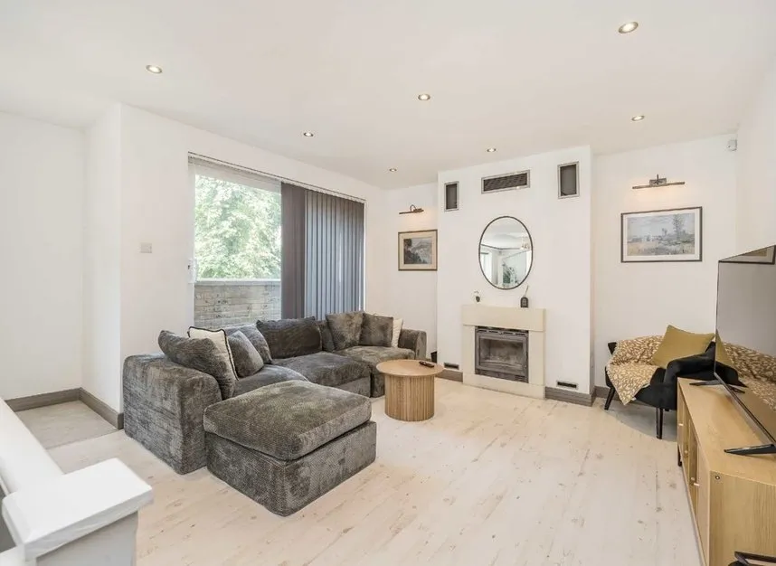 Cobham Mews, Camden, NW1, photo 2