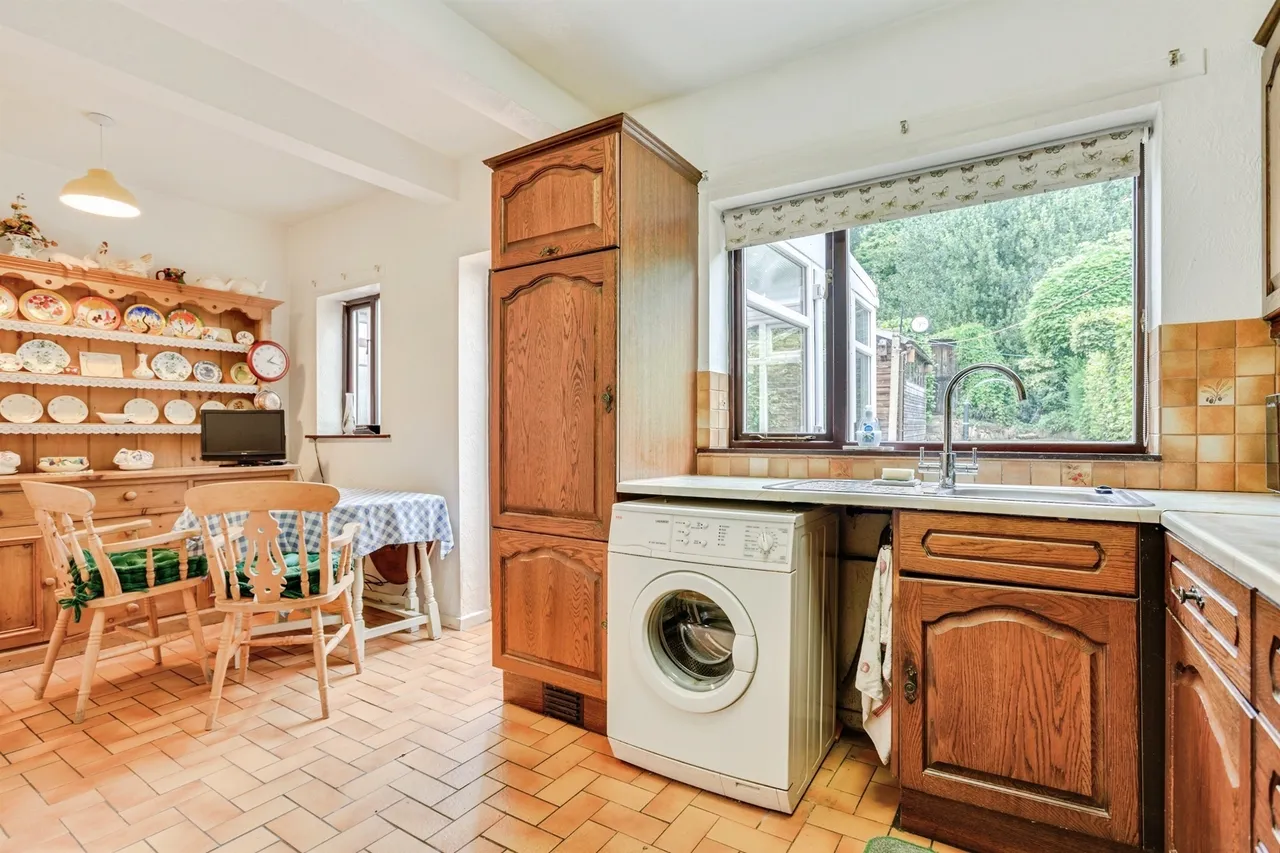 Wharncliffe Road, Wakefield, WF2, photo 6
