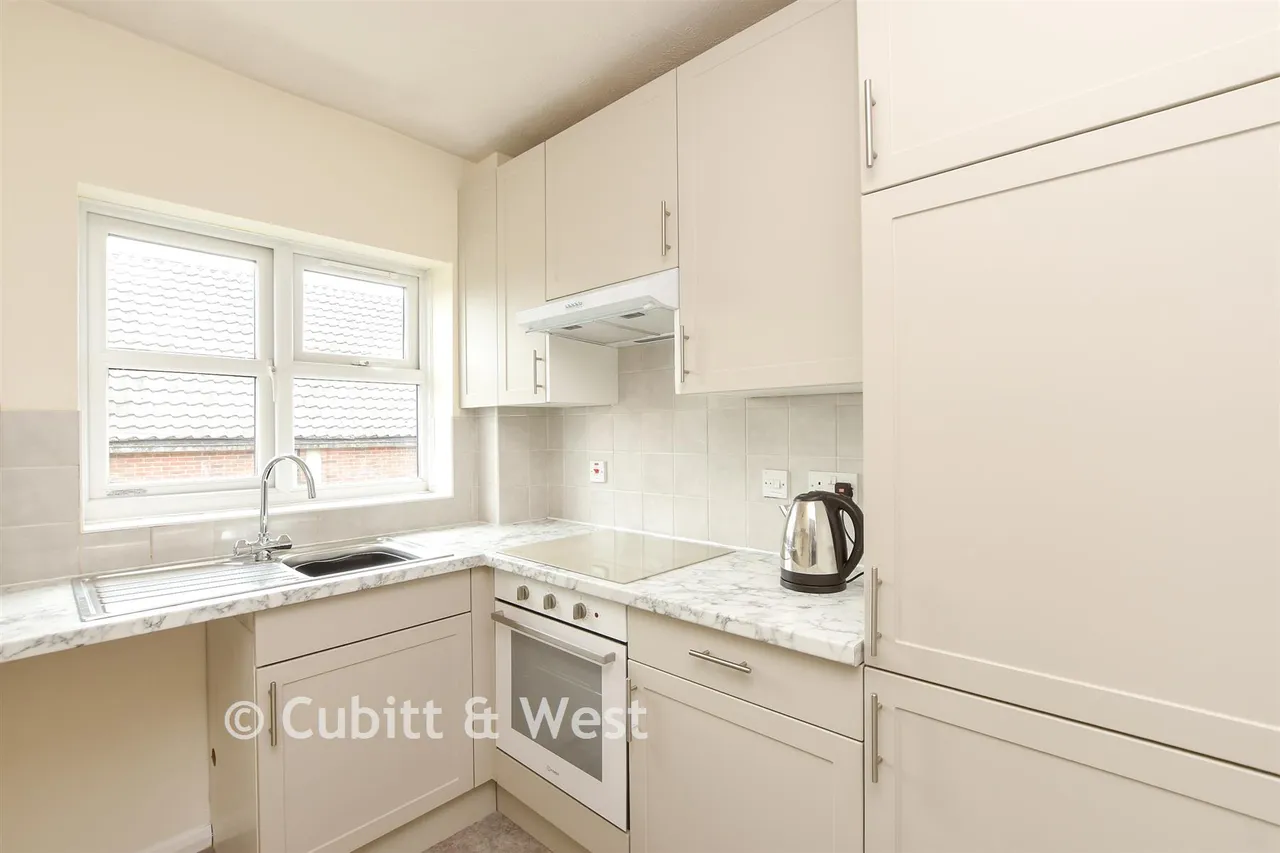 Victoria Road, Horley, RH6, photo 3