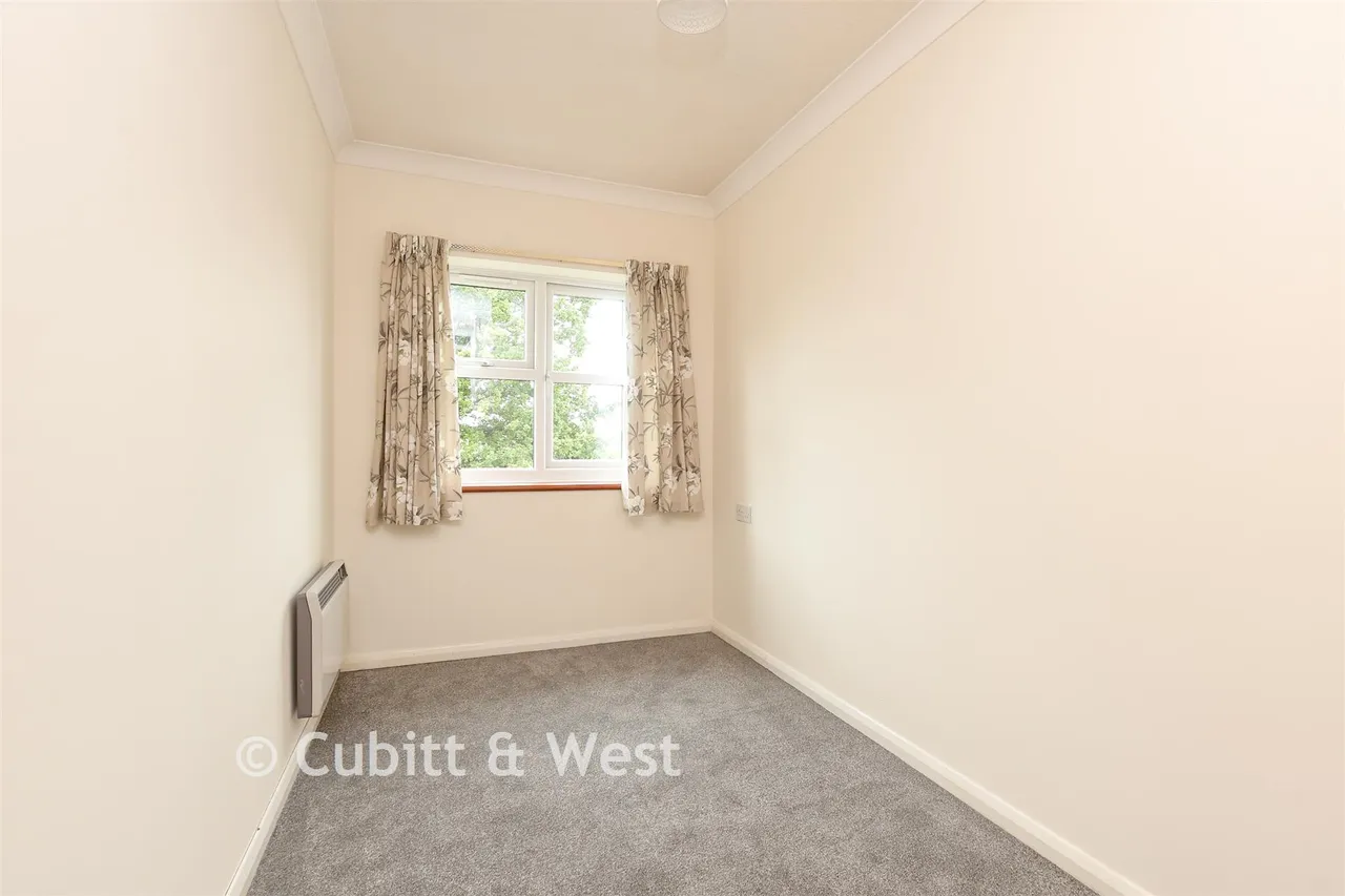 Victoria Road, Horley, RH6, photo 12