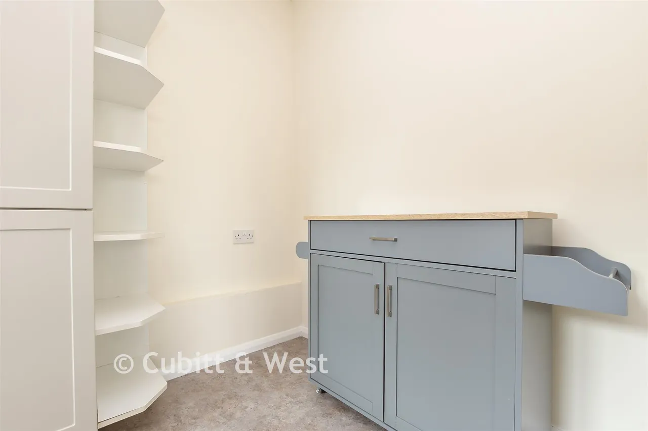 Victoria Road, Horley, RH6, photo 4