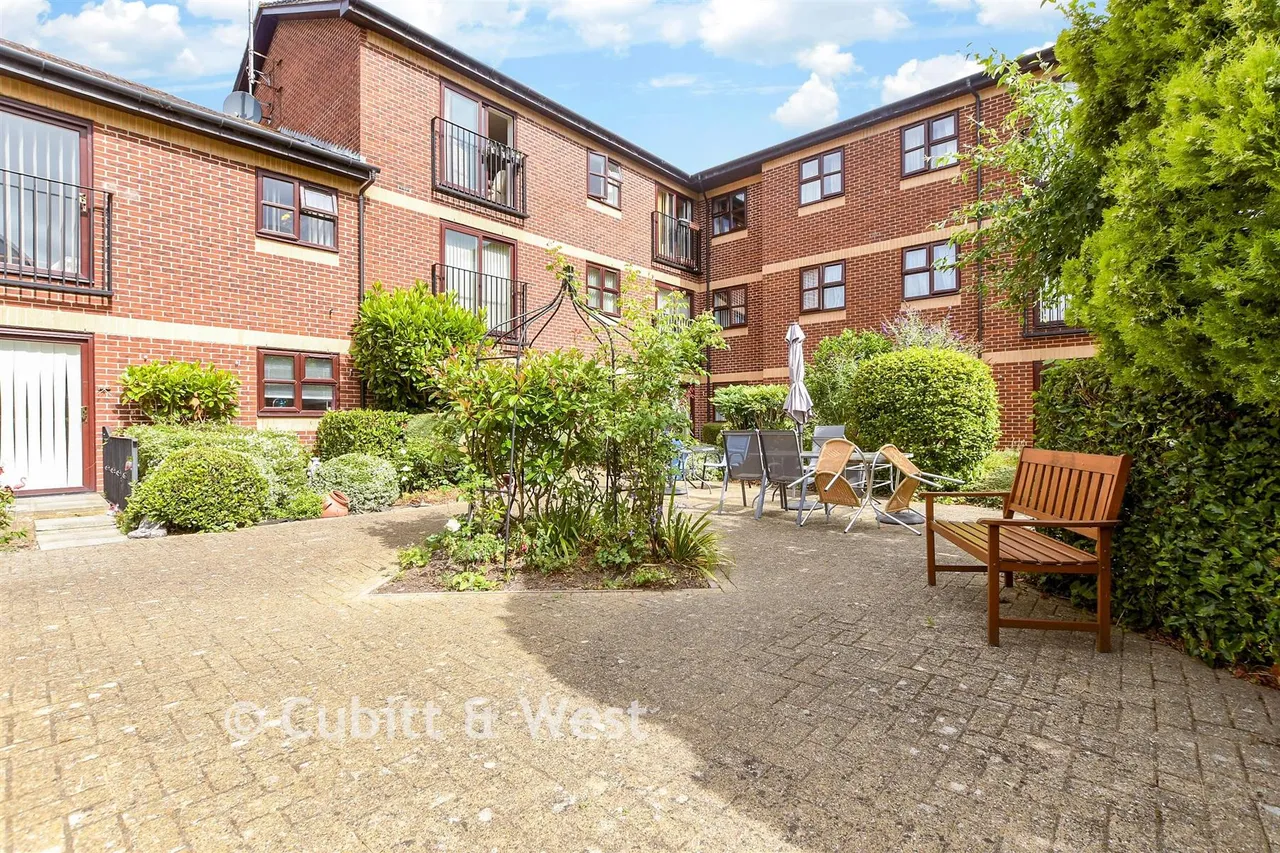 Victoria Road, Horley, RH6, photo 14