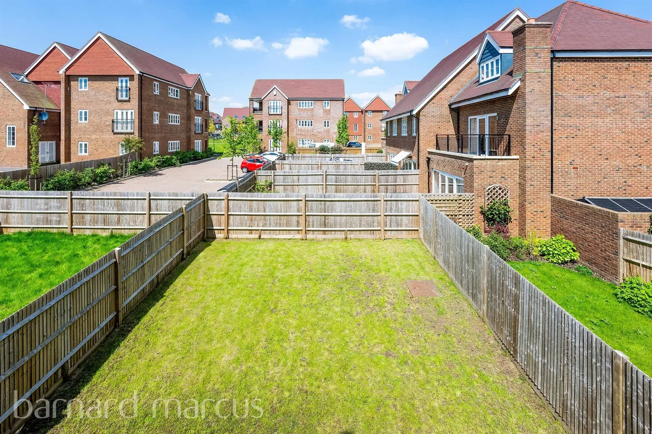 Beatrice Square, Tadworth, KT20, photo 15