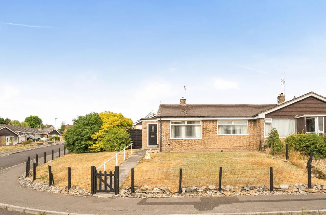 2 bed house for sale, Melrose Avenue, Warminster, BA12