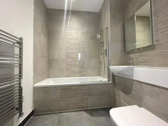 Normandy House, RG21, photo 11