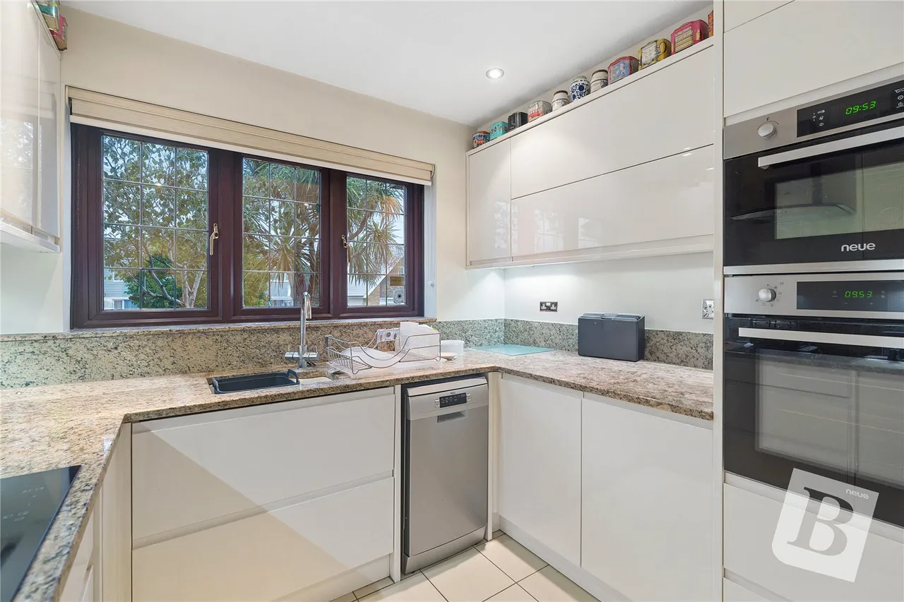 Swan Lane, Wickford, Essex, SS11, photo 6