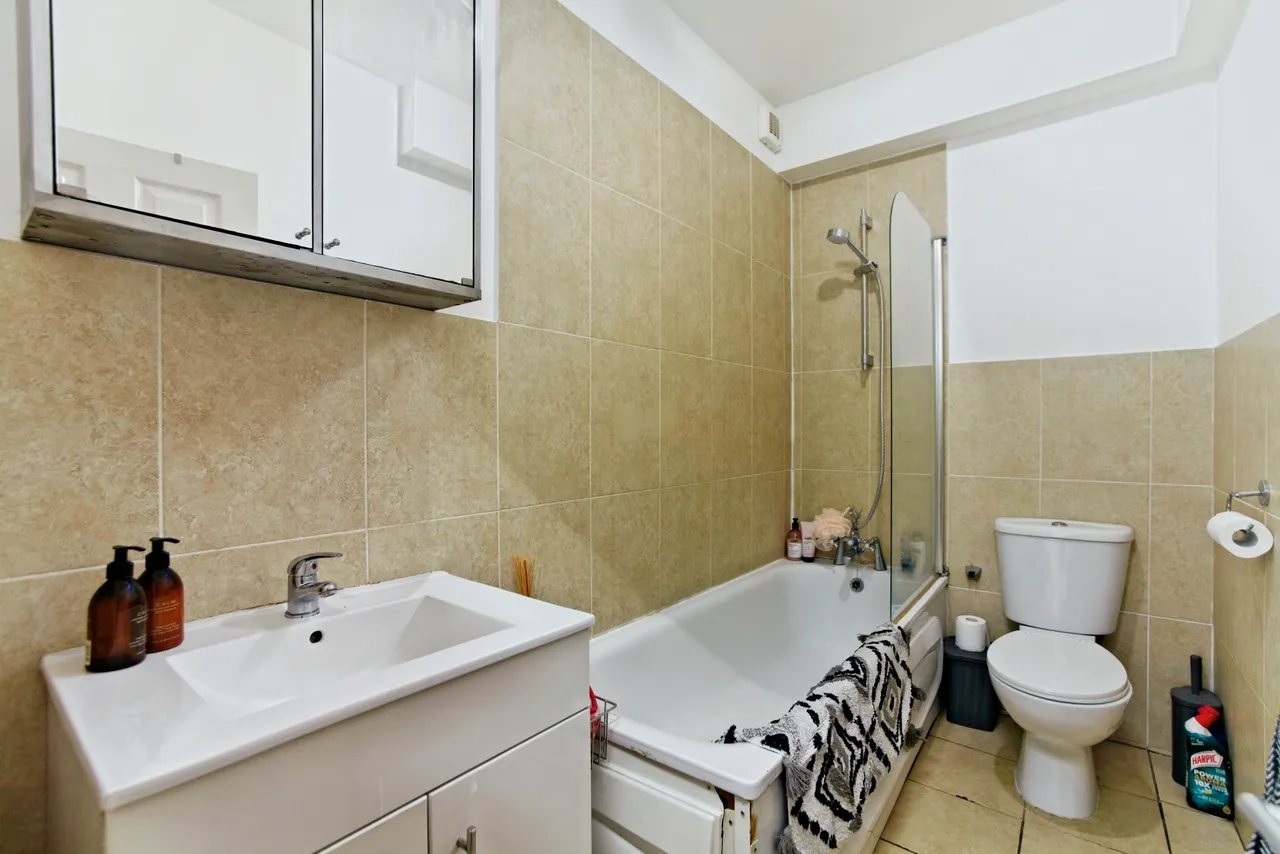Norbury Crescent, Norbury, SW16, photo 9