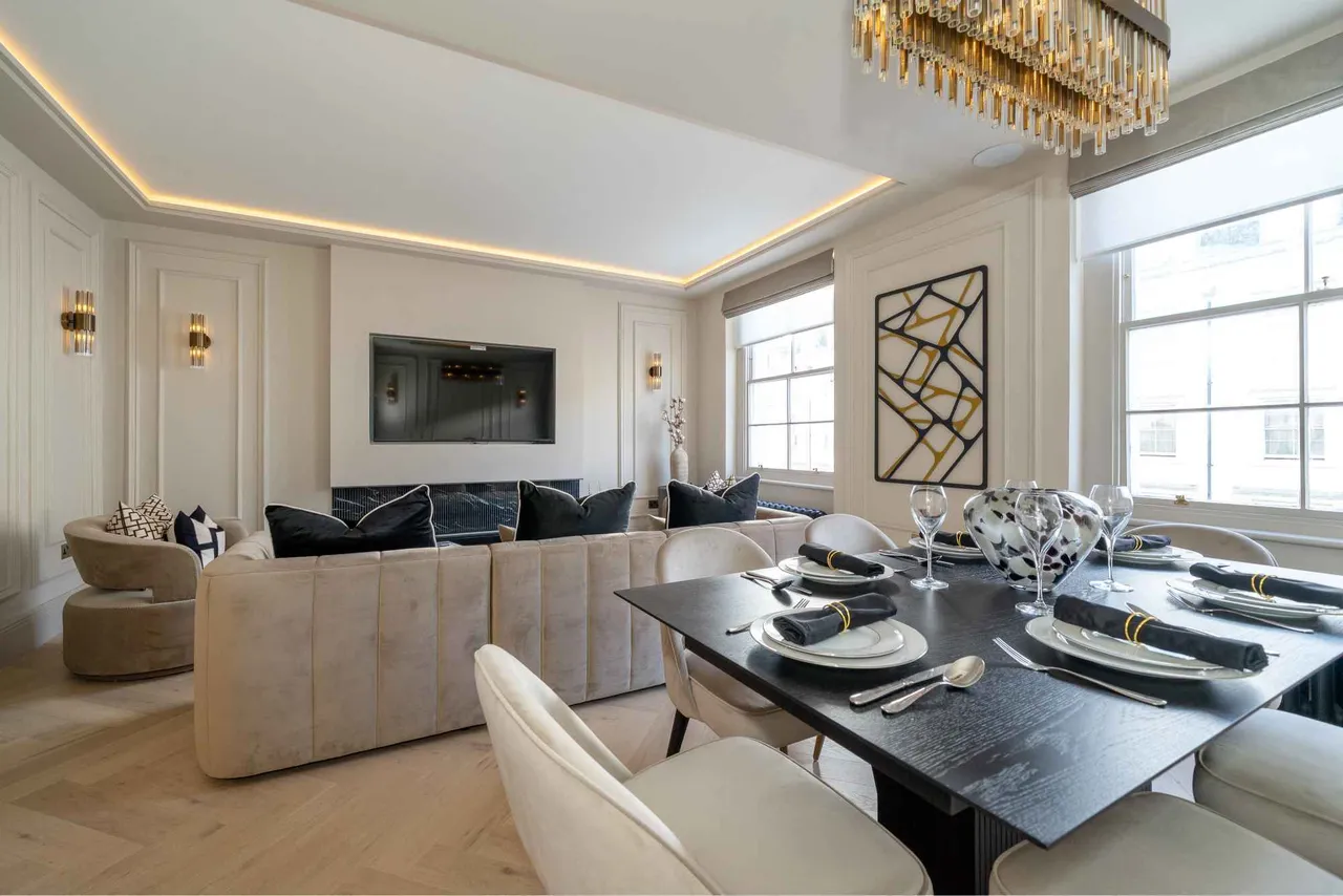 3 bed flat for sale — Gloucester Terrace, London, W2