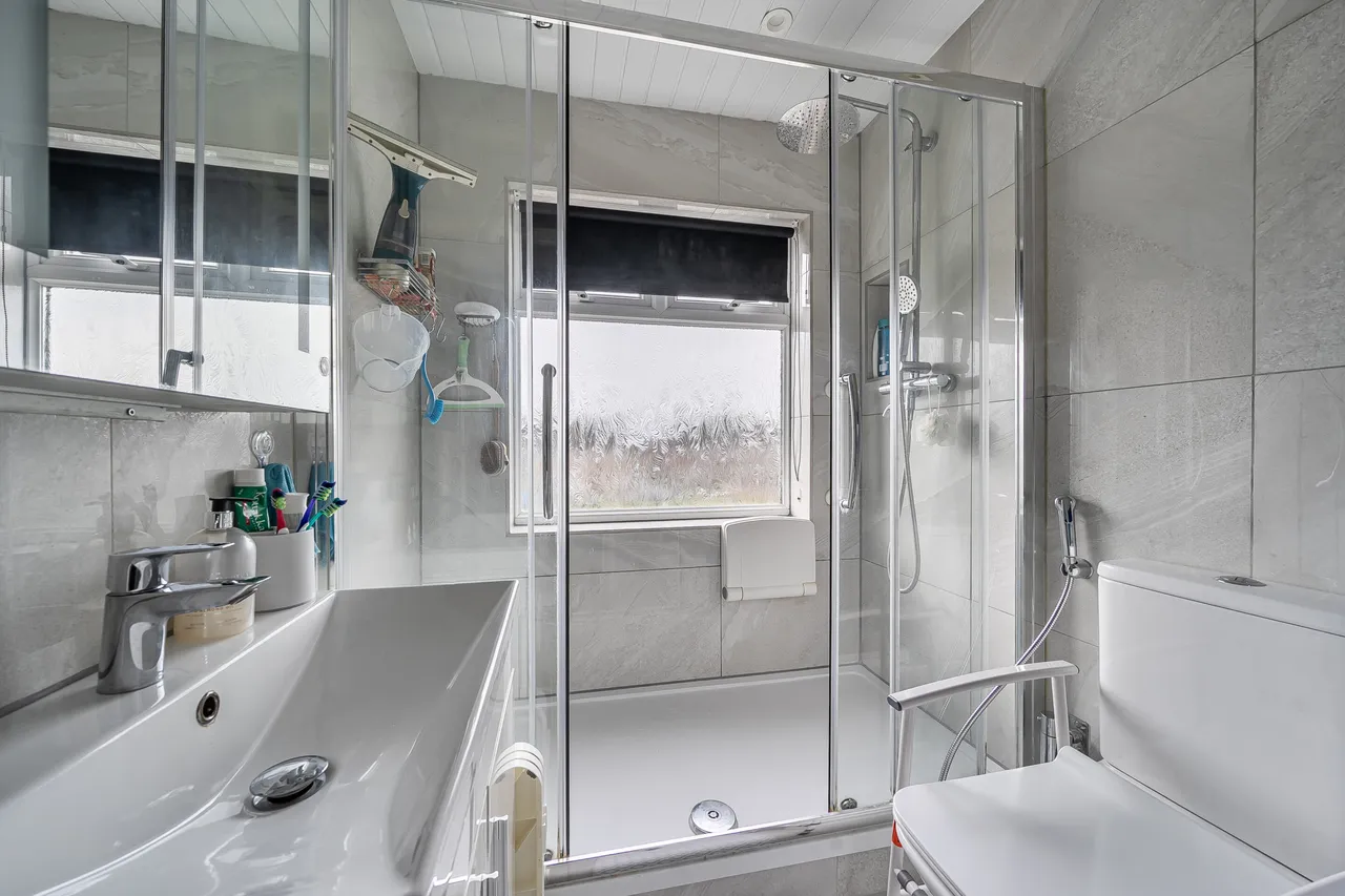 Camrose Avenue, Edgware, HA8, photo 4