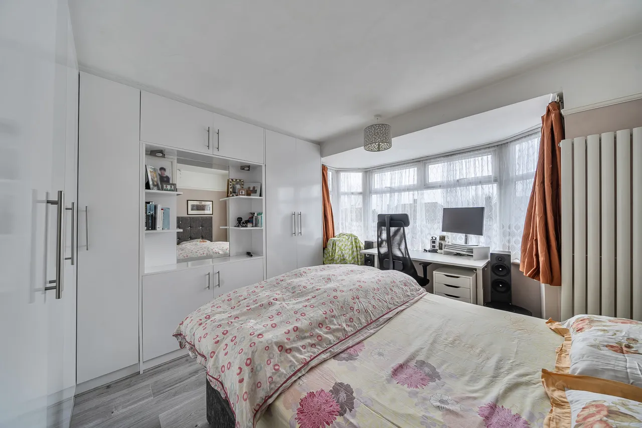 Camrose Avenue, Edgware, HA8, photo 10