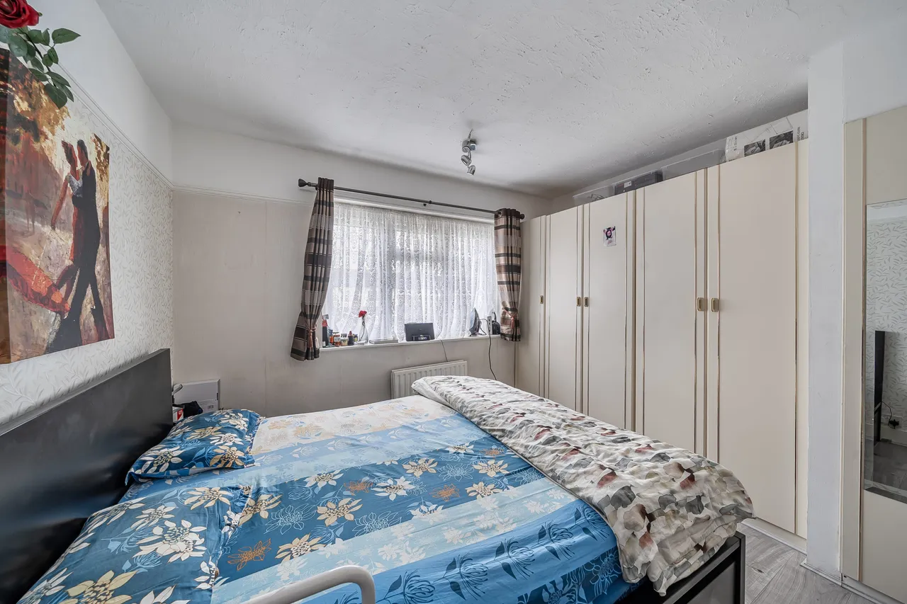 Camrose Avenue, Edgware, HA8, photo 9