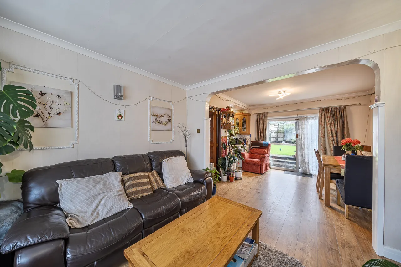 Camrose Avenue, Edgware, HA8, photo 5