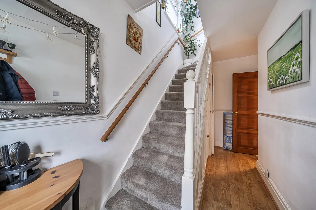 Camrose Avenue, Edgware, HA8, photo 8