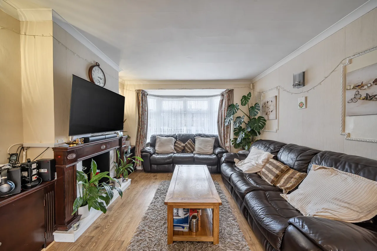 Camrose Avenue, Edgware, HA8, photo 7