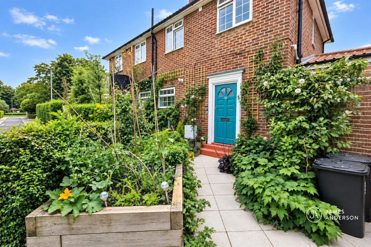 Greenstead Gardens, London, SW15, photo 2