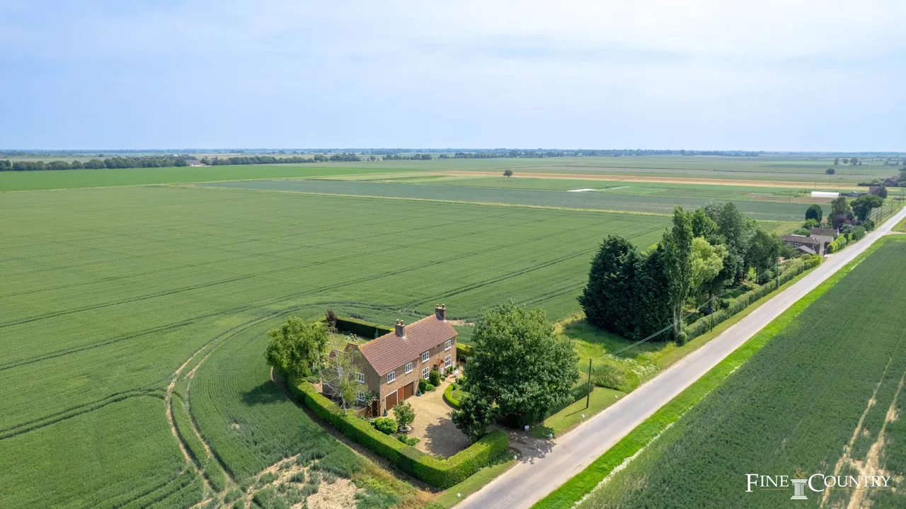 5 bed house for sale, Moulton Eaugate
