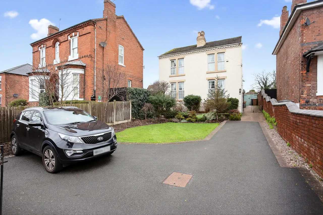 4 bed house for sale — Nottingham Road, Derby