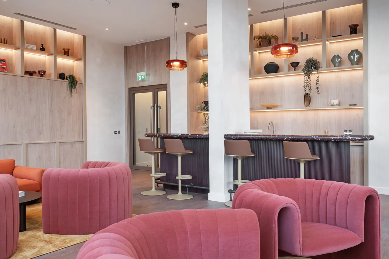 209 Freans House, Pearl Yard, London, photo 2