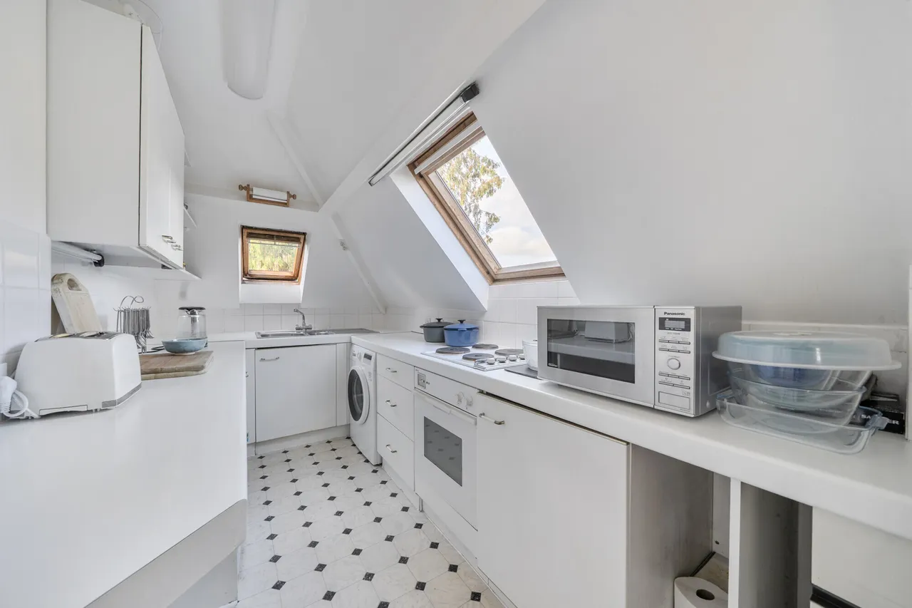 Rew Lane, Chichester, PO19, photo 2