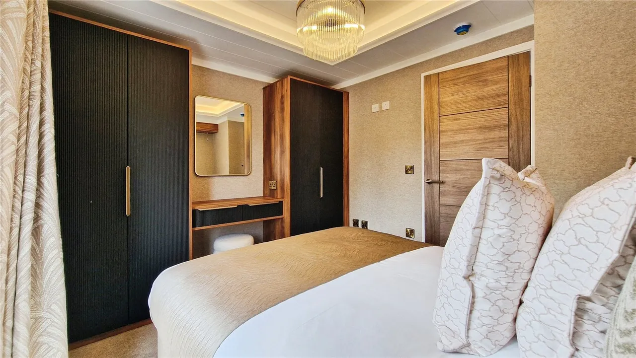 Hermitage Park, Warfield, Bracknell, Berkshire, RG42 6AS, photo 18