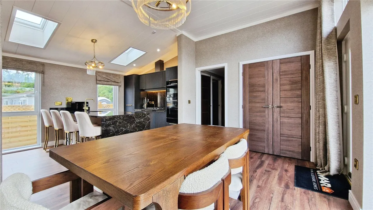 Hermitage Park, Warfield, Bracknell, Berkshire, RG42 6AS, photo 13