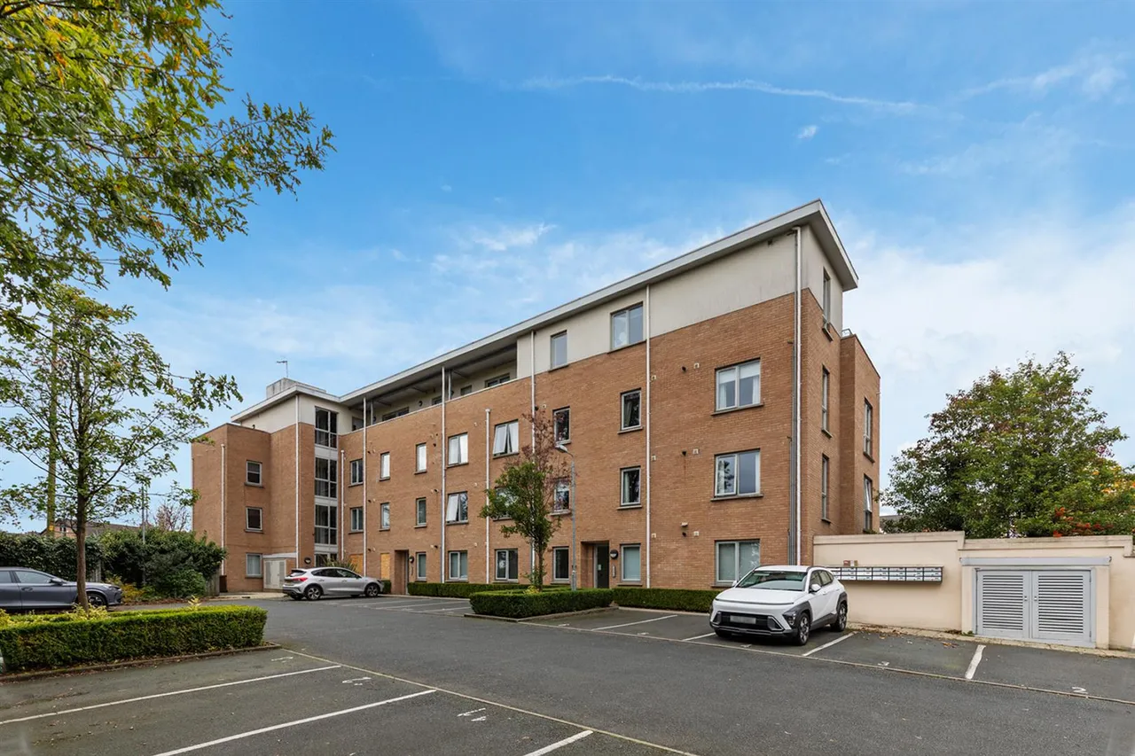 2 bed flat for sale, Mayfield Square, Blacks Road, BT10
