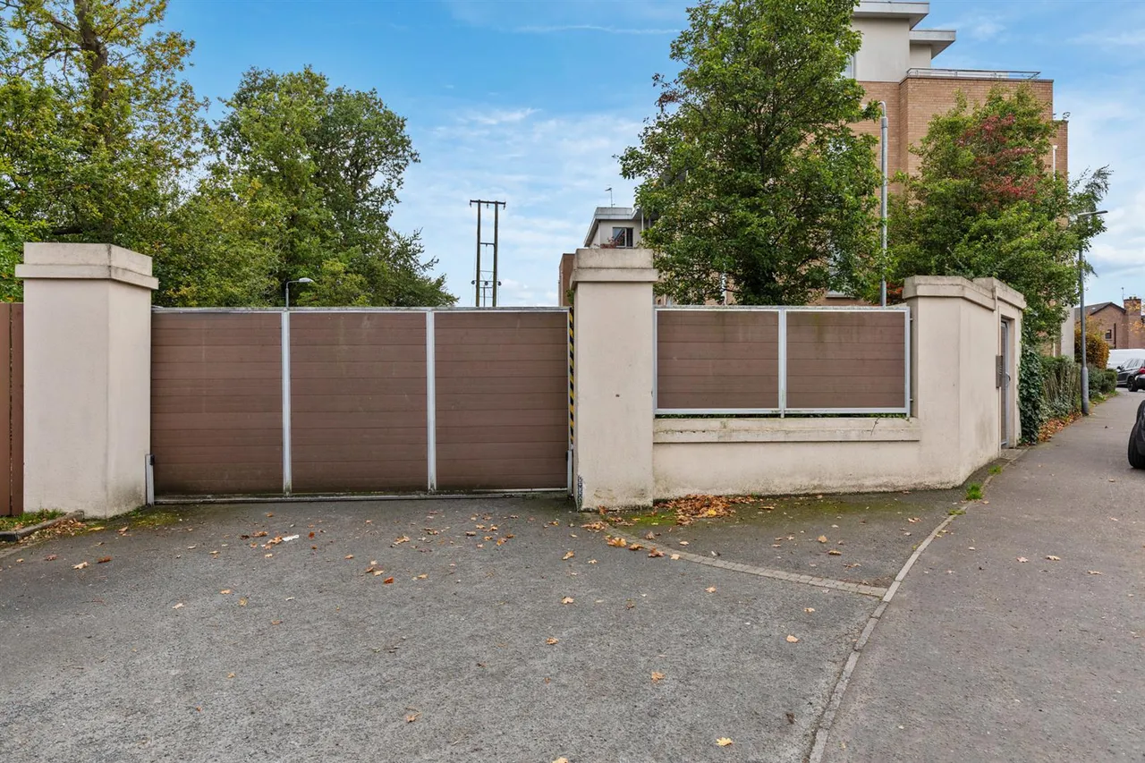 Mayfield Square, Blacks Road, BT10, photo 20