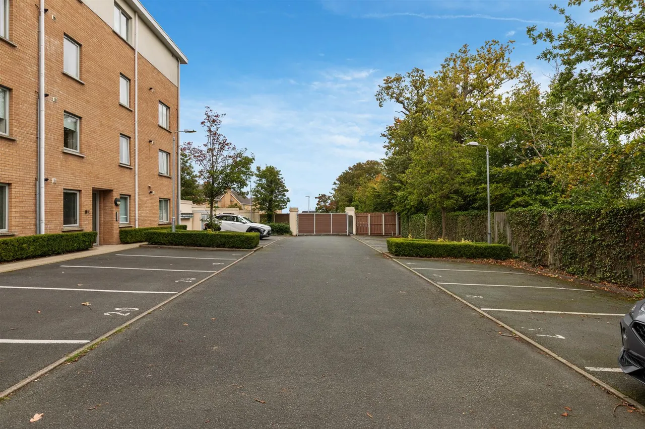 Mayfield Square, Blacks Road, BT10, photo 17
