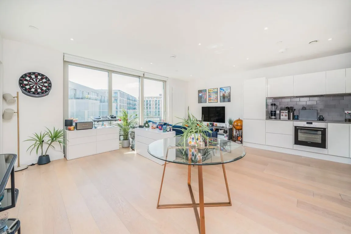 Admiralty Avenue, Royal Wharf, photo 6
