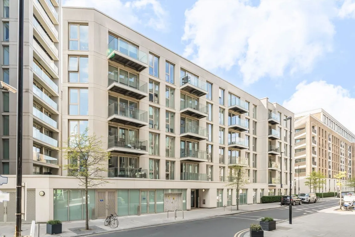 Admiralty Avenue, Royal Wharf, photo 4