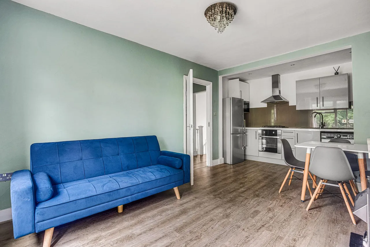 Garratt Road, Edgware, HA8, photo 2