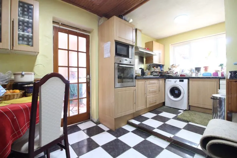 Midhurst Gardens, Luton LU3 1UG, photo 2