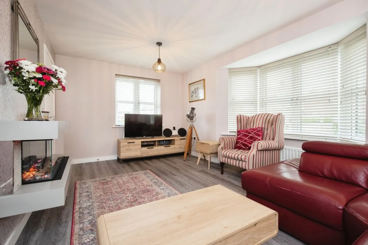 Ayrton Drive, Castle Donington, photo 2