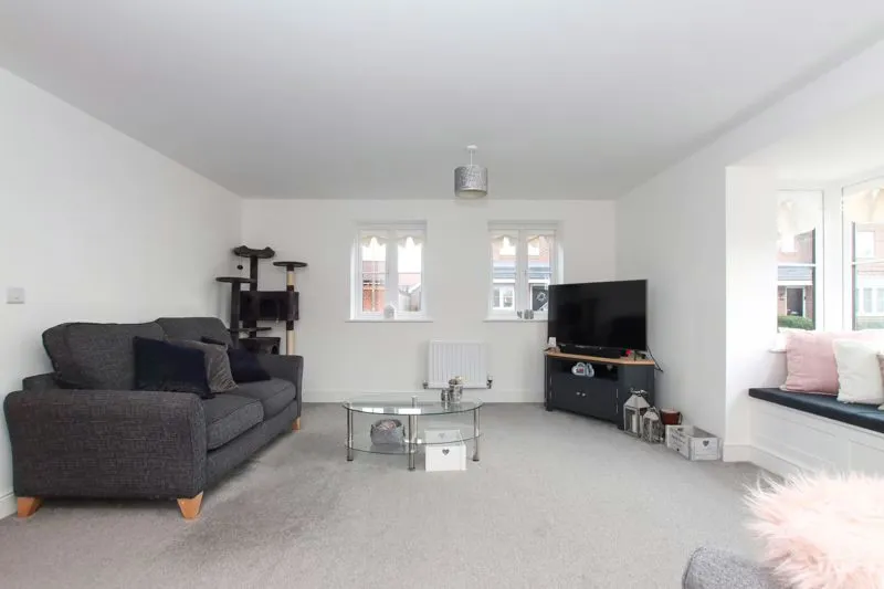 Waring Crescent, Aston Clinton, Buckinghamshire, HP22 0AB, photo 3