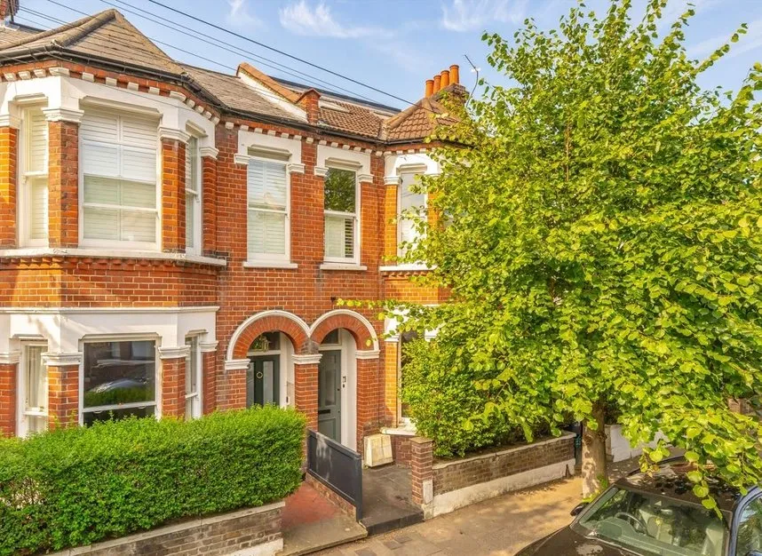 3 bed flat for sale — Warren Road, Colliers Wood, SW19