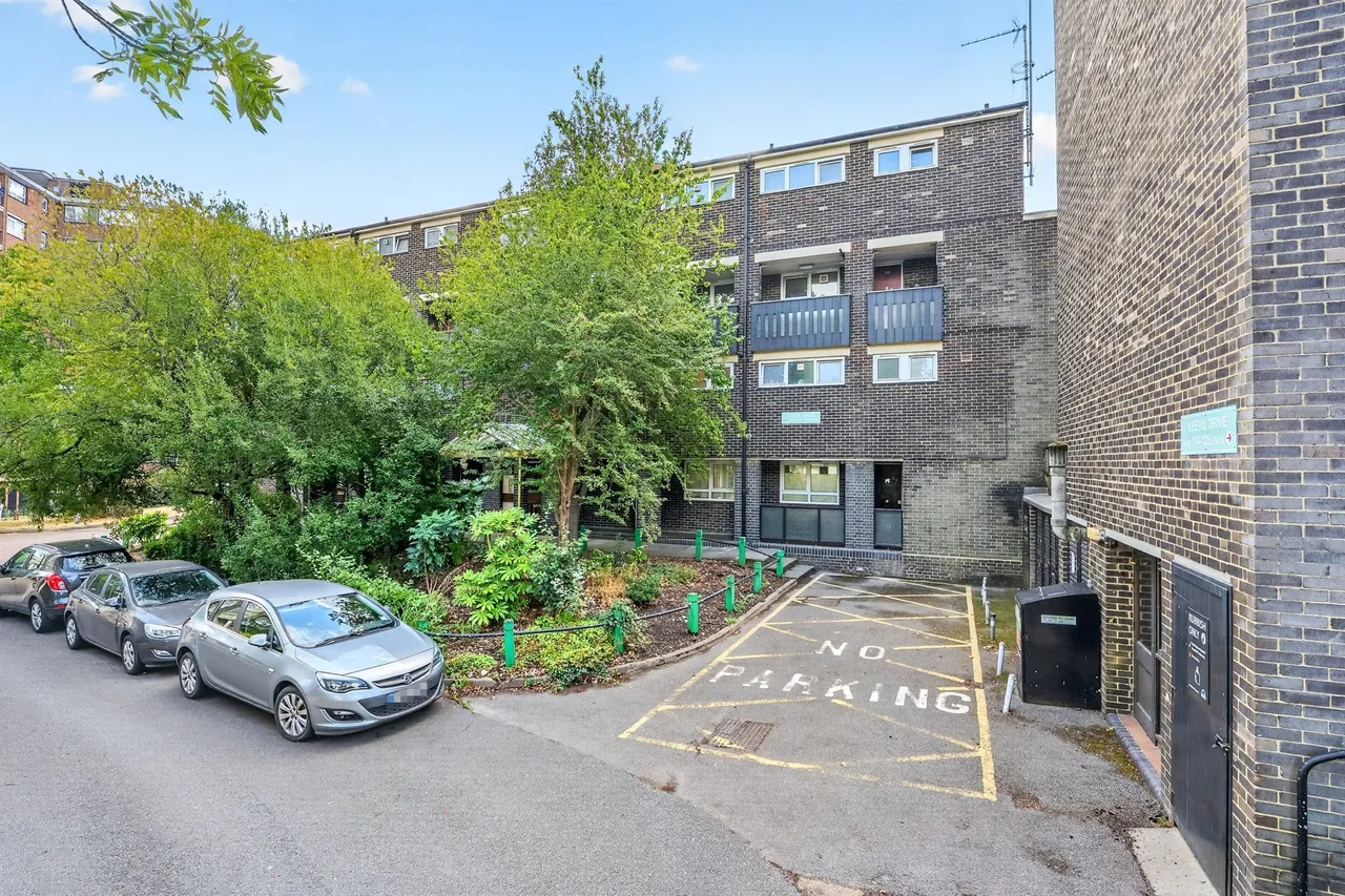 Keevil Drive, London, photo 5