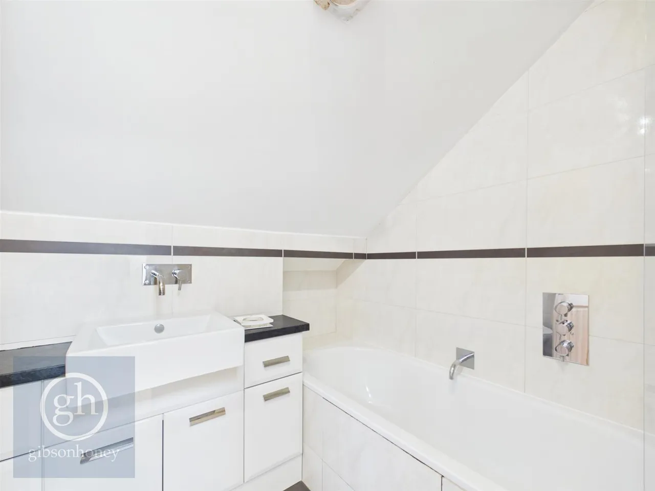 Sharps Lane, Ruislip, HA4 7JB, photo 17