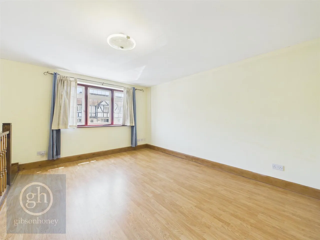 Sharps Lane, Ruislip, HA4 7JB, photo 2
