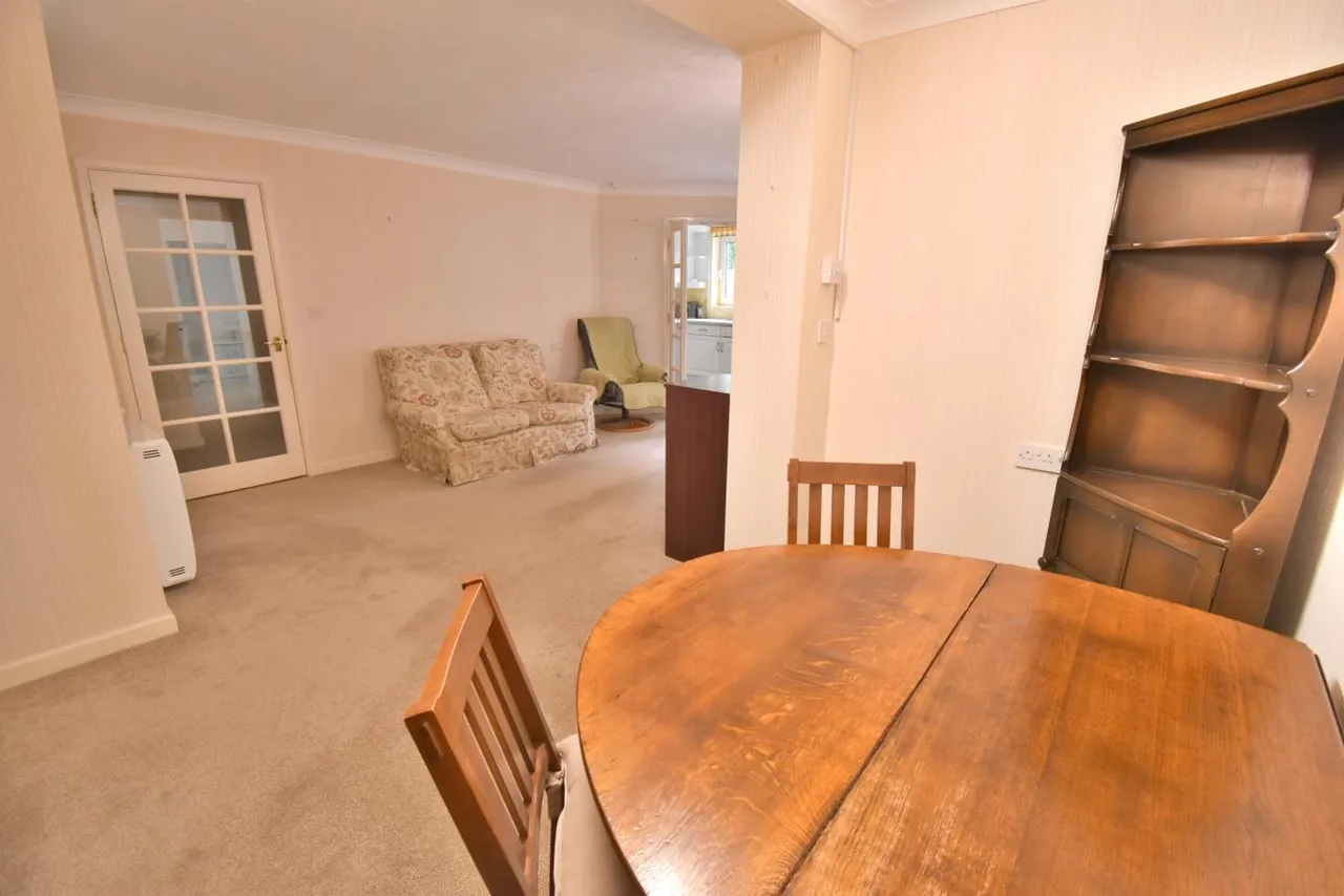 Alexandria Court, BH22, photo 7