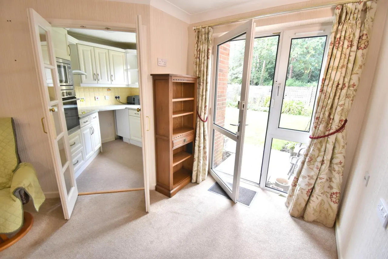 Alexandria Court, BH22, photo 8
